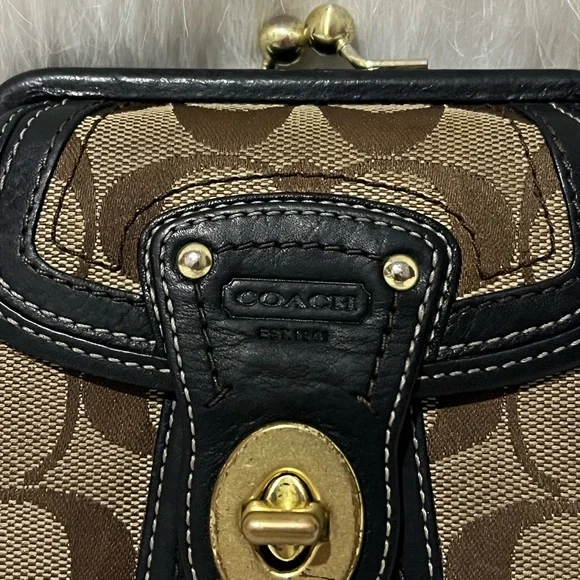 Coach vintage 65th anniversary wallet. - Picture 8 of 9